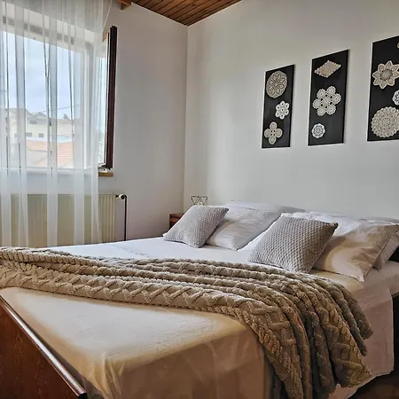 Vetus Pontem Apartment