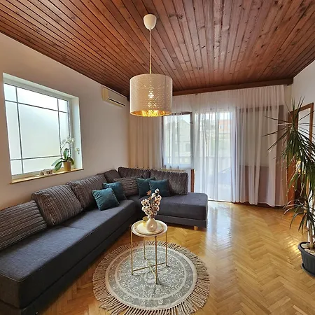 Apartment Vetus Pontem Vrboska