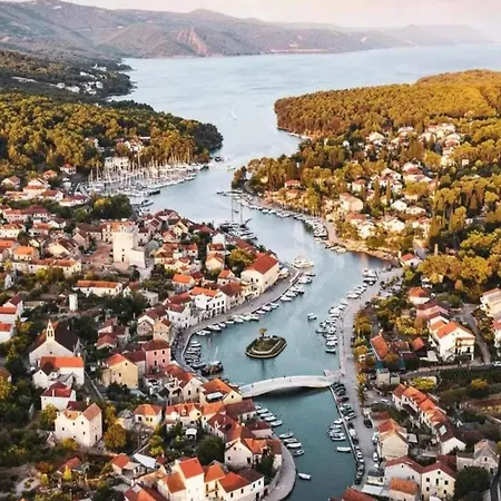 Vetus Pontem Apartment *