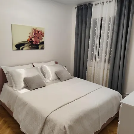 Vetus Pontem Apartment *